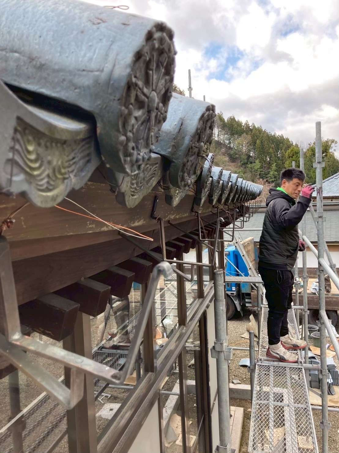 6ｍ級雨樋の取り付け